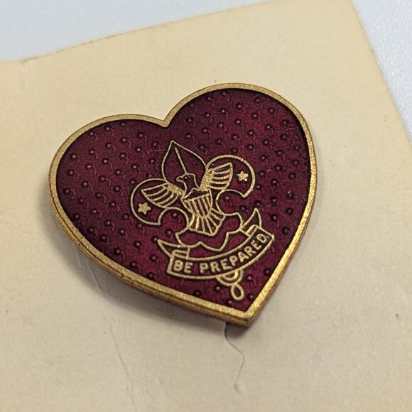 BSA Boy Scouts of America Life Scout Rank Parent Pin Red Enamel Heart - Picture 3 of 3